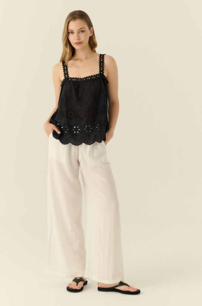 Embroidered cotton top in black