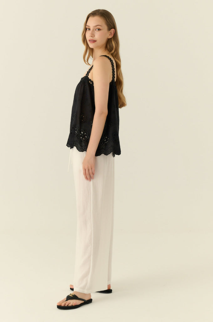 Embroidered cotton top in black
