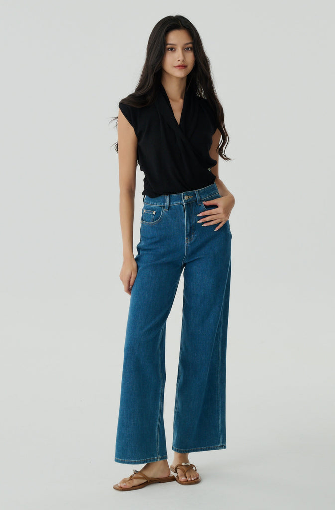 Keep in line cooling knit top in black