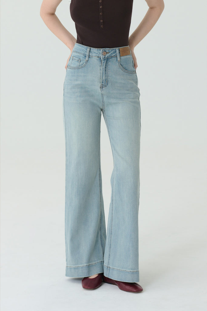 Indigo flared jeans in light blue