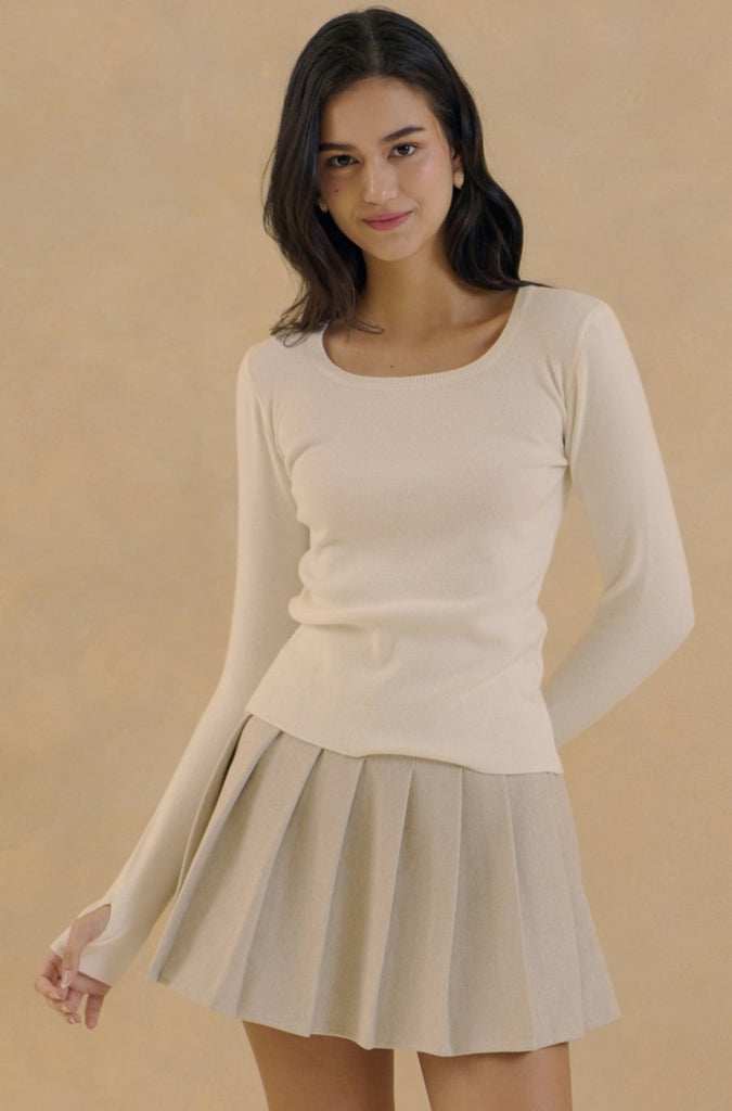 Sweet girl pleated skirt in beige