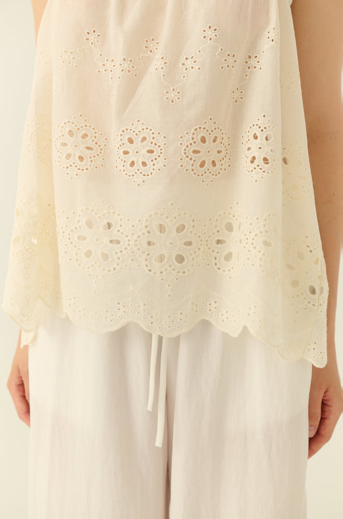 Embroidered cotton top in white