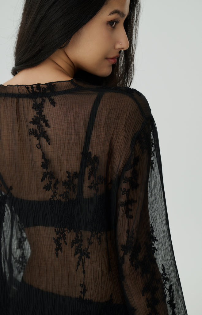 Embroidery lace top in black