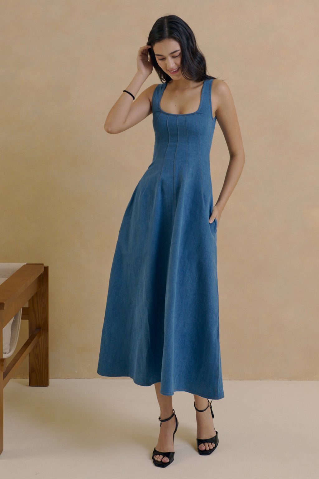 Go picnic with me sleeveless midi dress