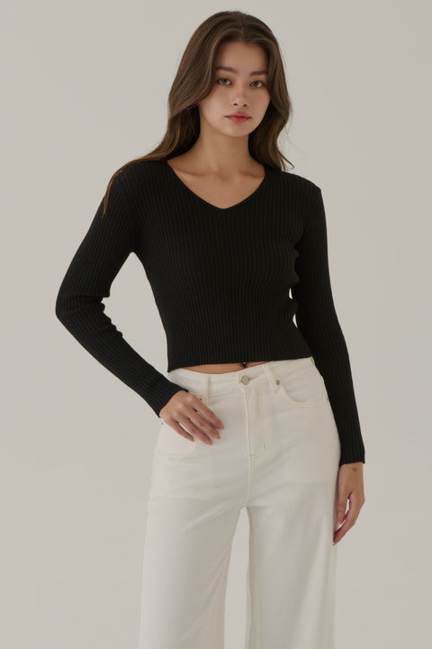 Floating free V neck knit top