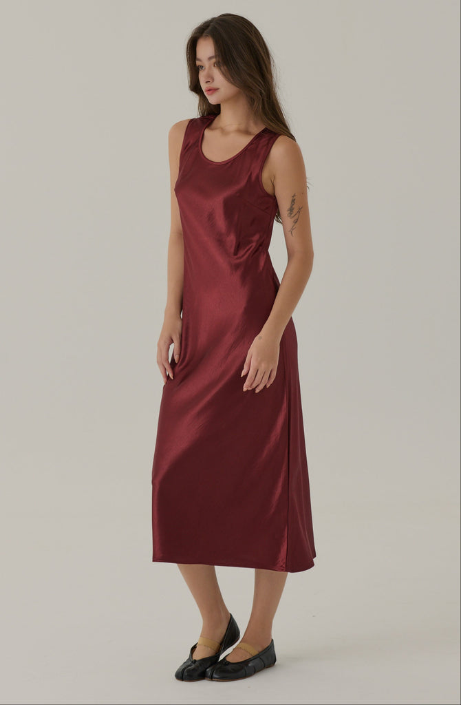 Litte luxury satin midi dress in burgundy