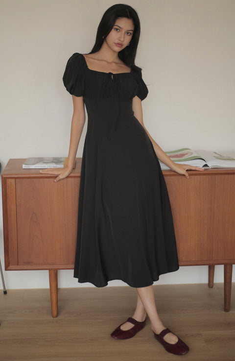 Classy vintage square neck dress in black
