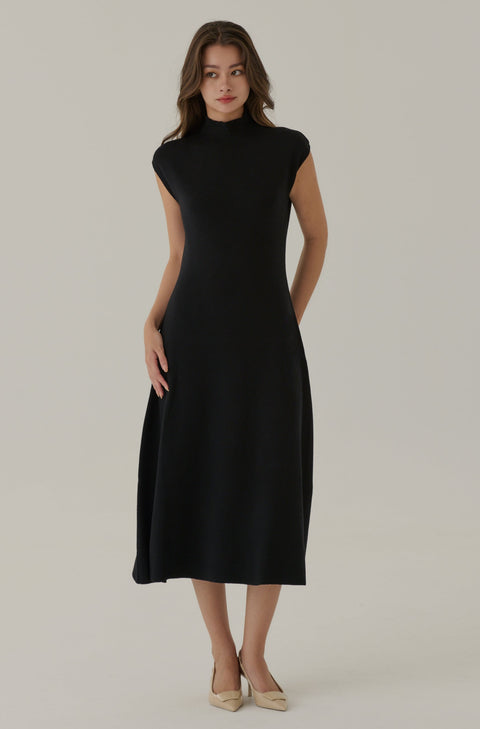 Edgy knit dress in black